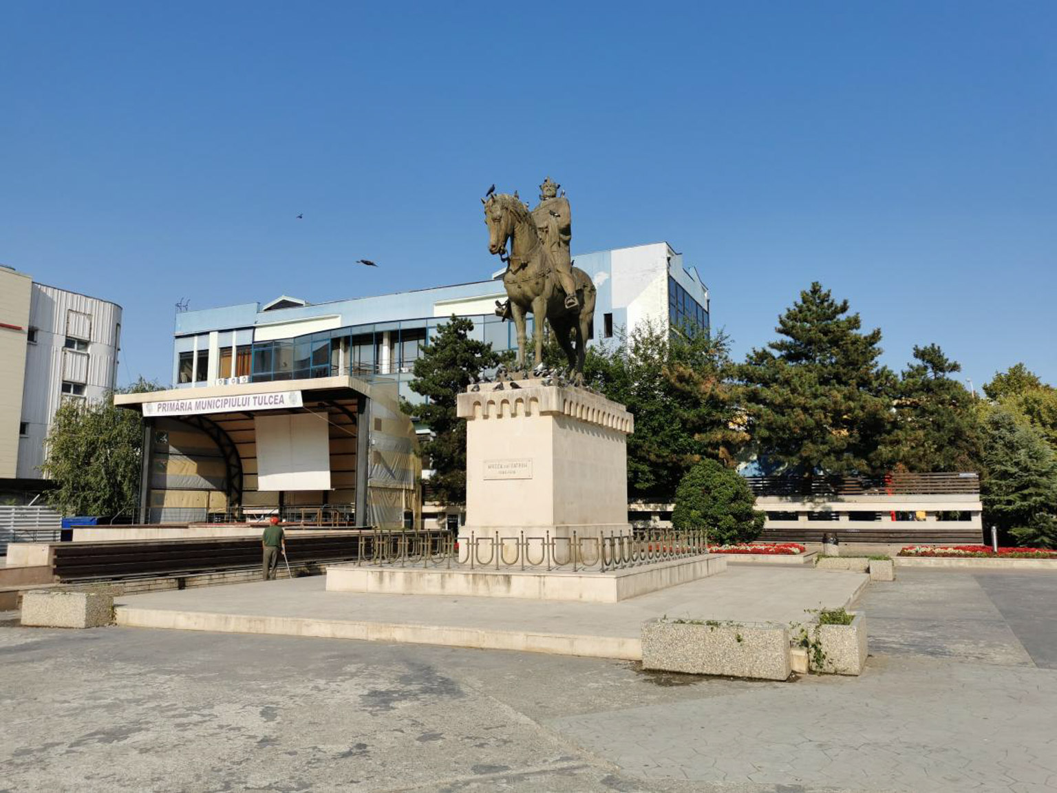 Statuia lui Mircea cel Batrân